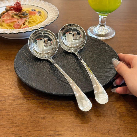 ZDFQly multi-use ladle suitable for hot pots, gravies, and dressings.