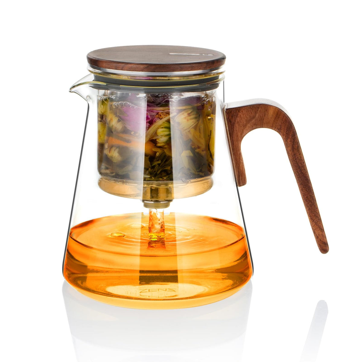 ZENS magnetic tea pot lid shows mess-free brewing with precise valve alignment