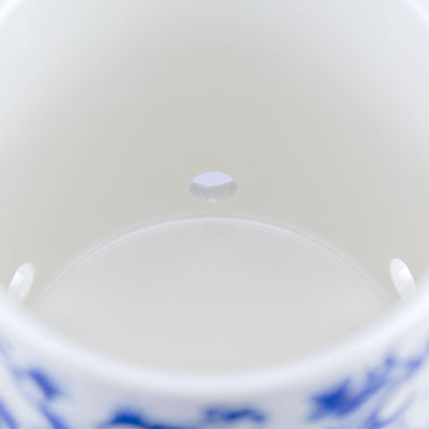 ZENWUKONG anti-tip base keeps the jar secure on the counter.