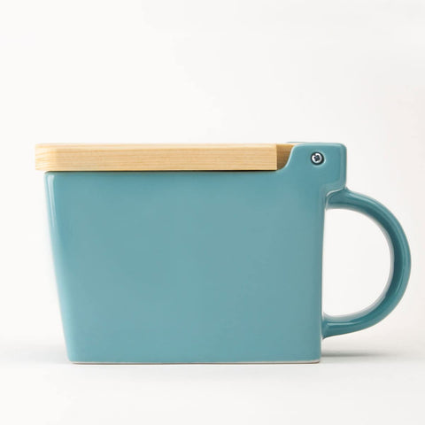 ZERO JAPAN Bee House salt box lid, easy one-hand flip for cooking.