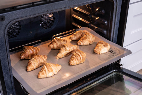ZETHYR STREET cookies and macarons bake perfectly on the mat for professional results