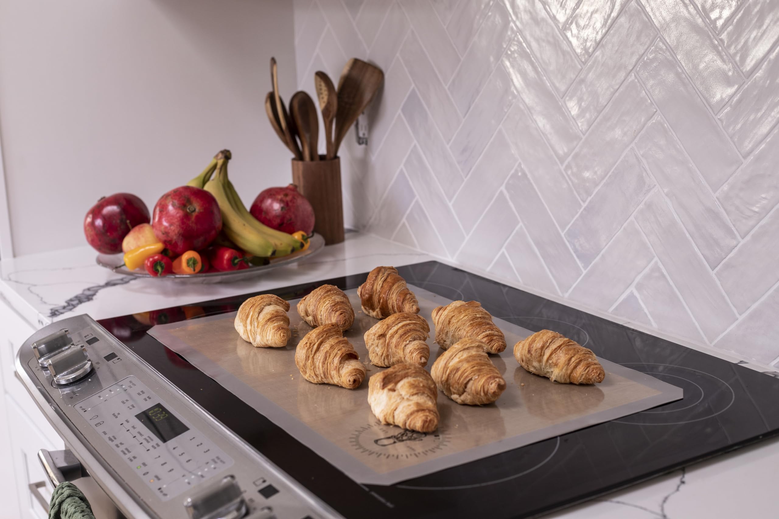 ZETHYR STREET silicone mat close-up texture highlighting durability and heat distribution