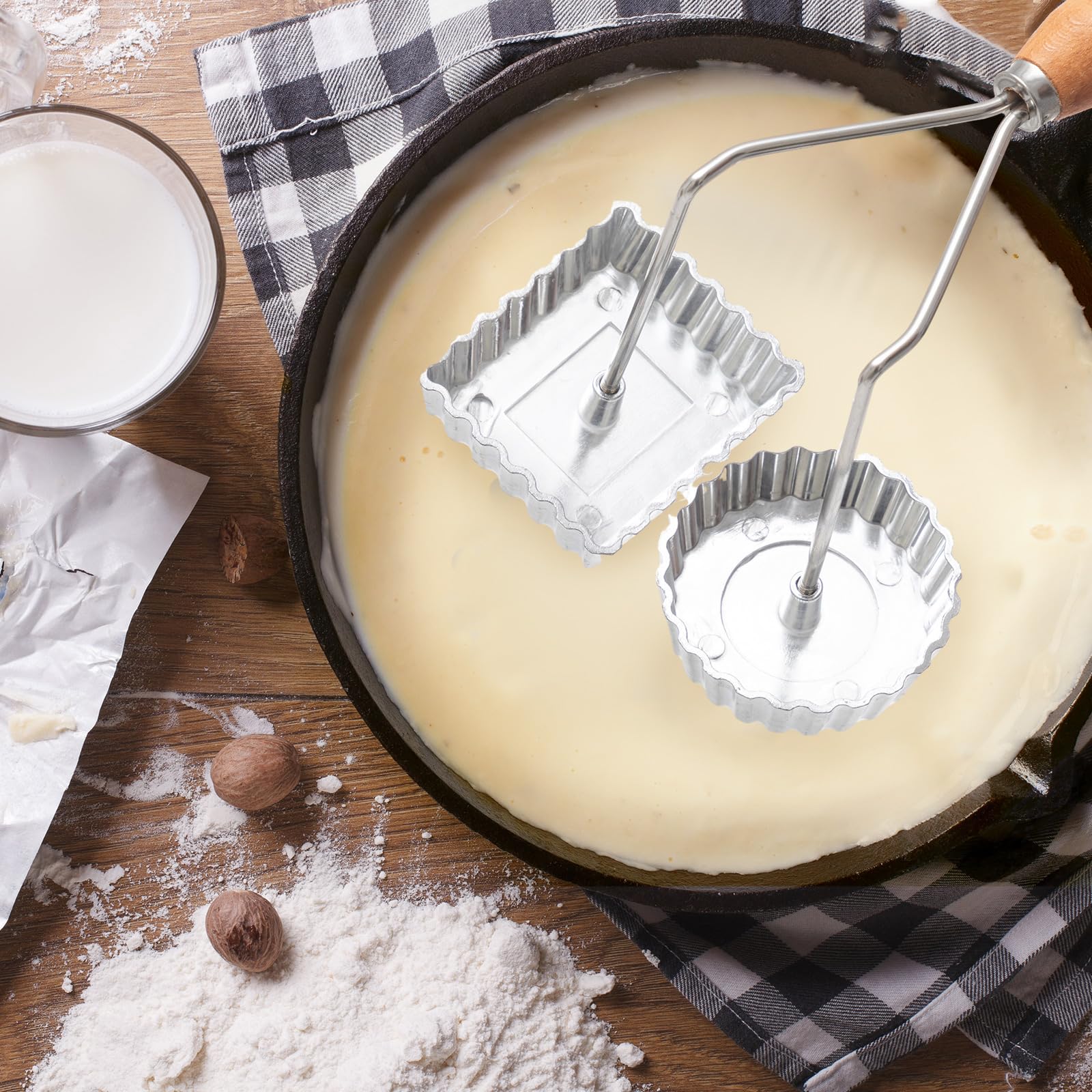 Zhehao quick mold switching system saves time during baking.