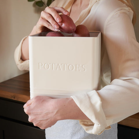 ZICOTO onion bin with lid preserves onions and reduces kitchen clutter.