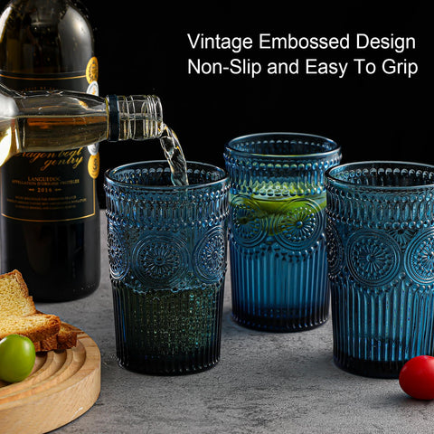 Gift-ready glass set enhanced with glass straws and cleaning tools