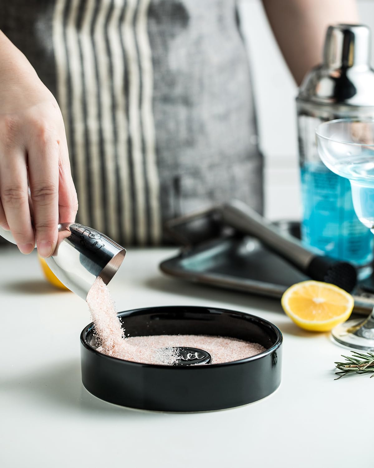 Zoeeker bar rimmer set 2-pack helps coat multiple glasses without waste.