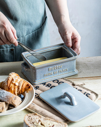 Zoeeker butter dish makes a thoughtful gift for cooks and bakers.