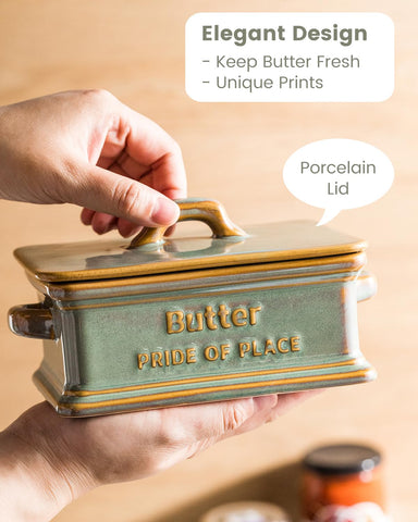 Zoeeker ceramic lid with built-in handles for easy lifting.
