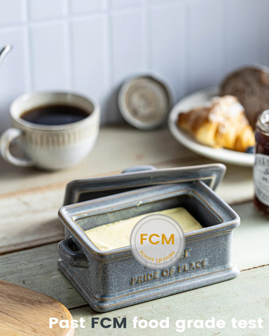 Zoeeker ceramic lid ensures smooth removal during table service.