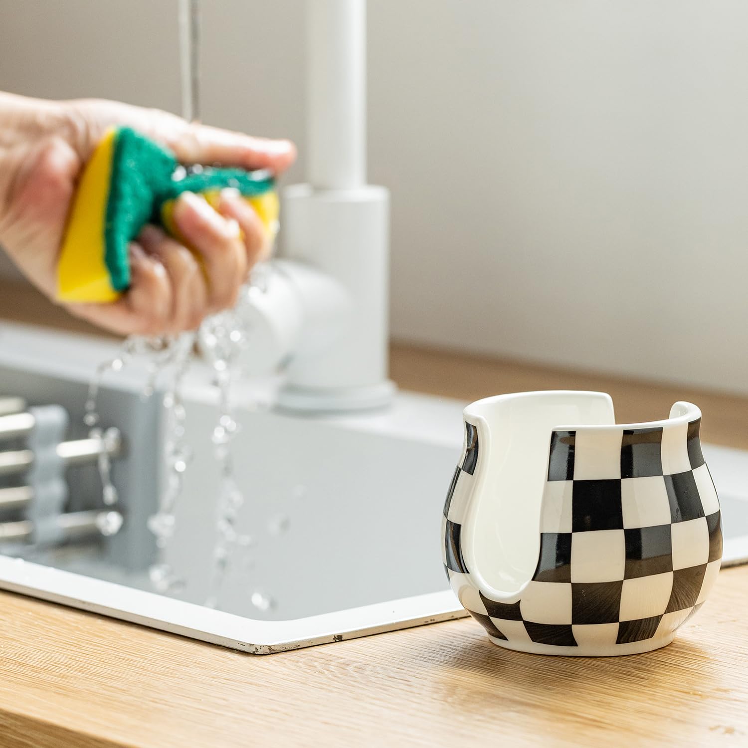 Zoeeker Drainage Catch design helps prevent water spread on counters