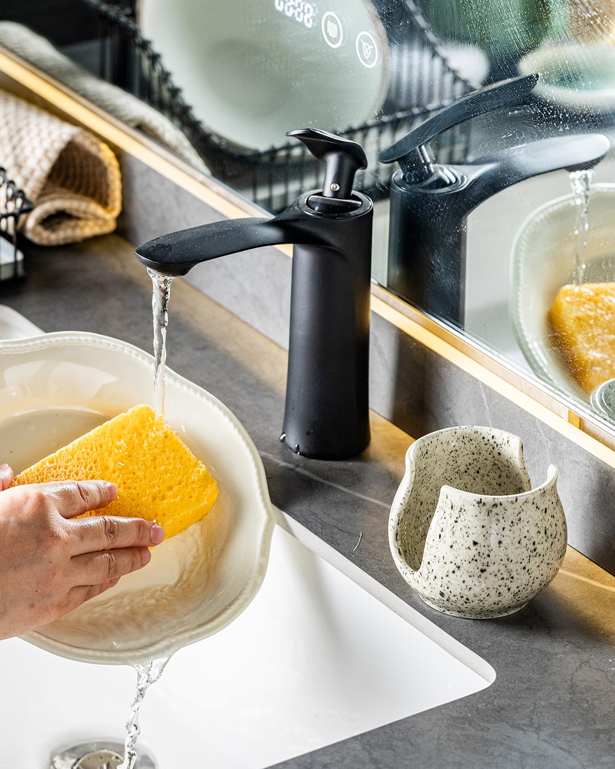 Zoeeker sponge rack supports daily kitchen tasks with tidy, accessible storage.