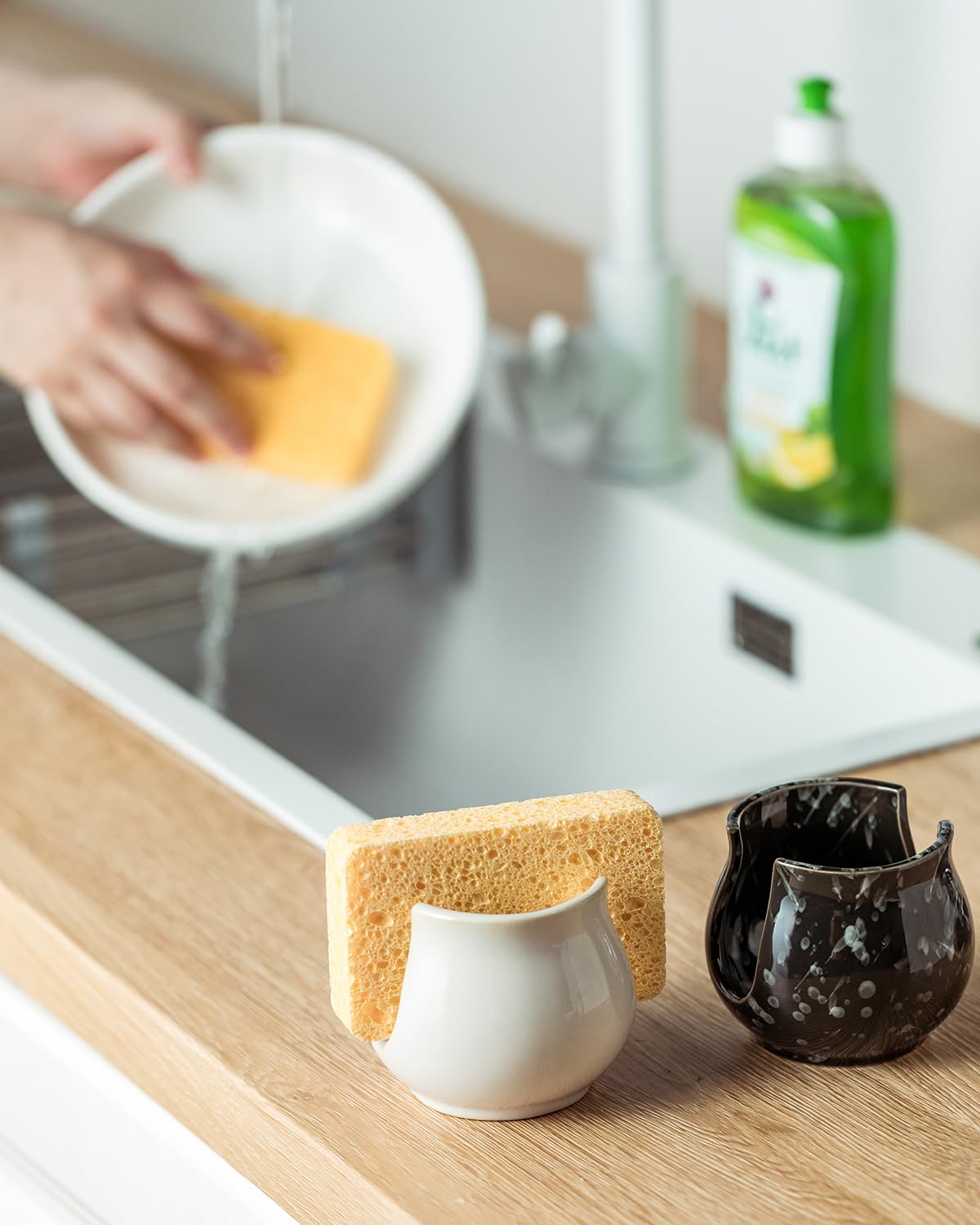 Zoeeker gift-ready sponge holder, a practical housewarming present