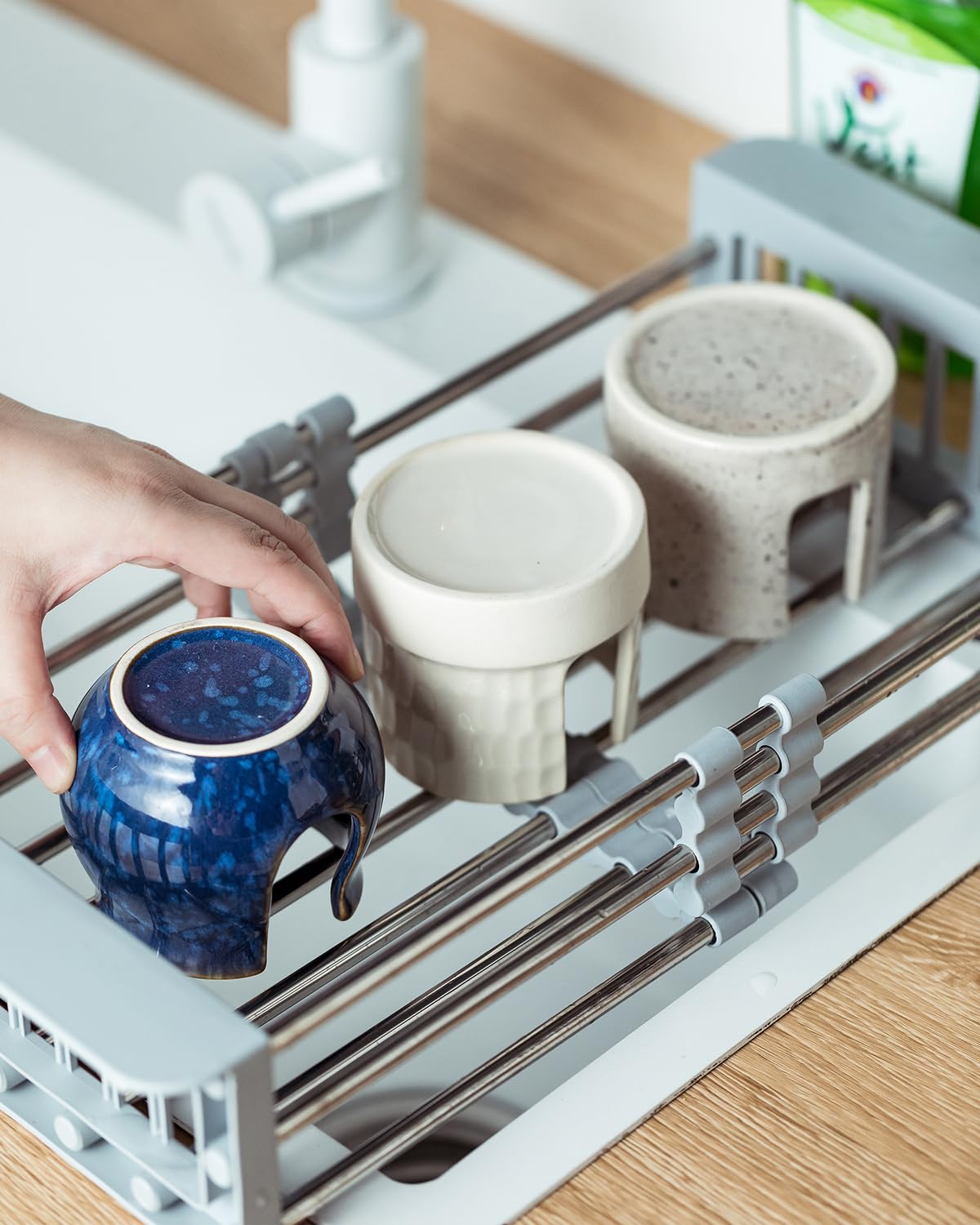 Zoeeker sponge holder suited for kitchen and bathroom routines