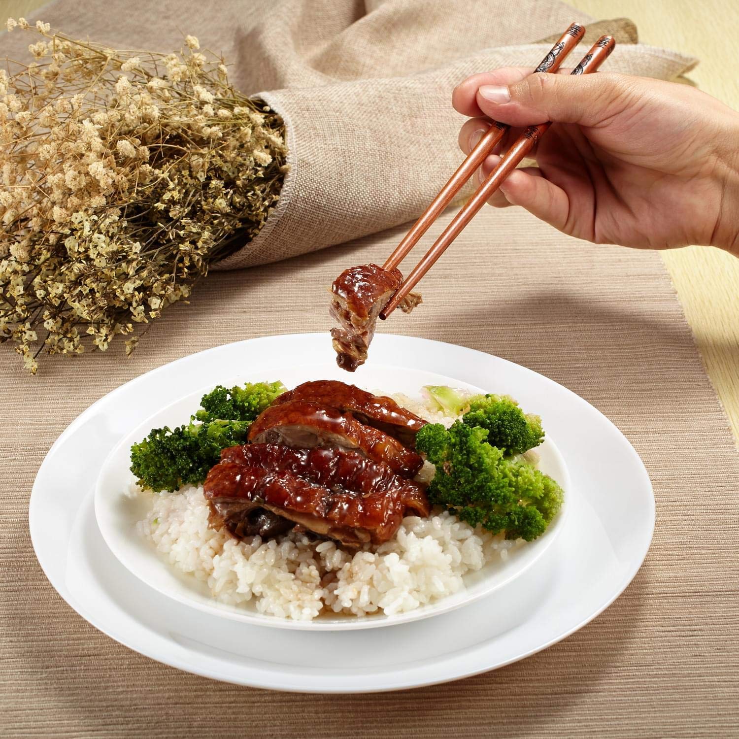 ZOMCHAIN durable wooden chopsticks resist bending and stay comfortable