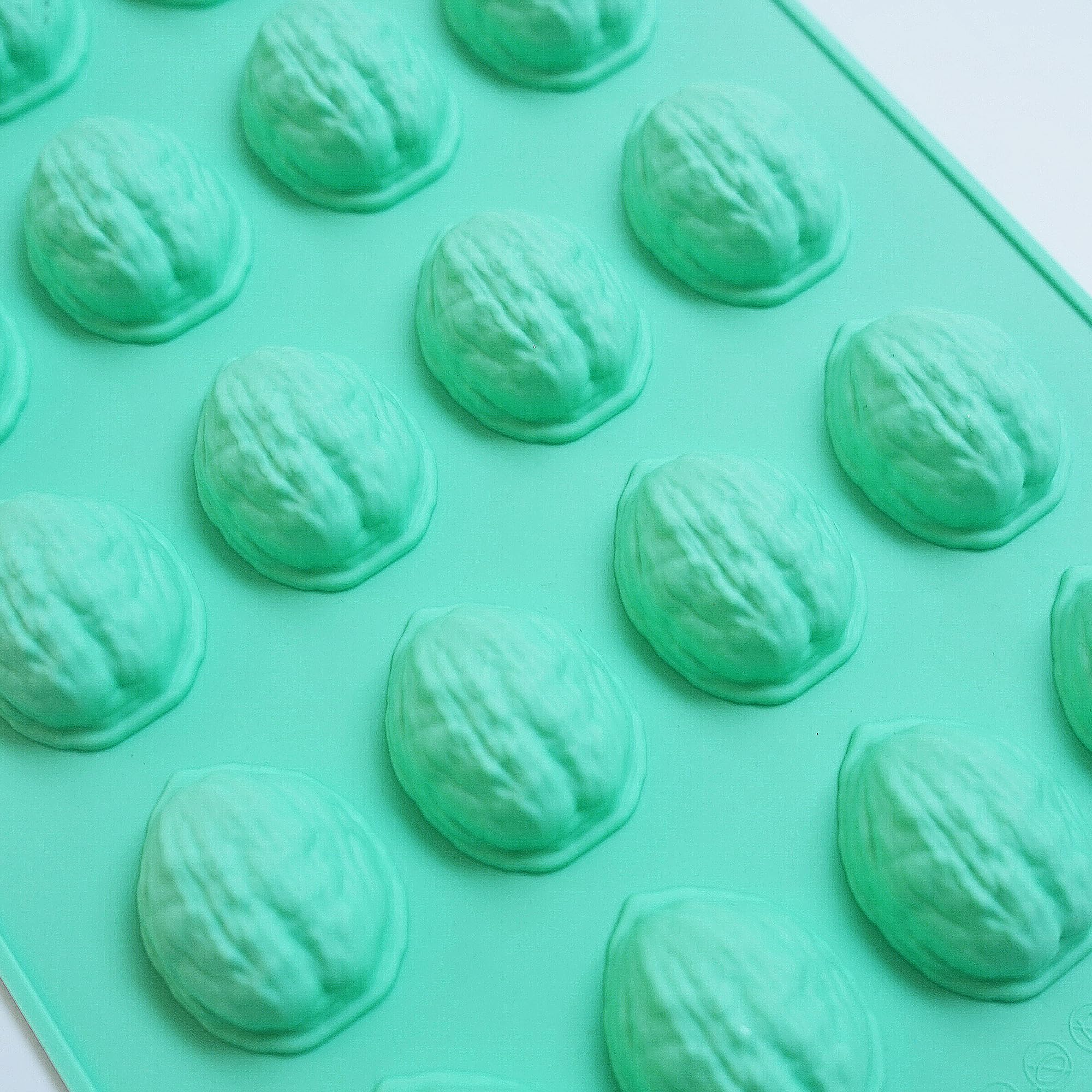 Zorazio walnut-pattern detail creates authentic texture on cookies.