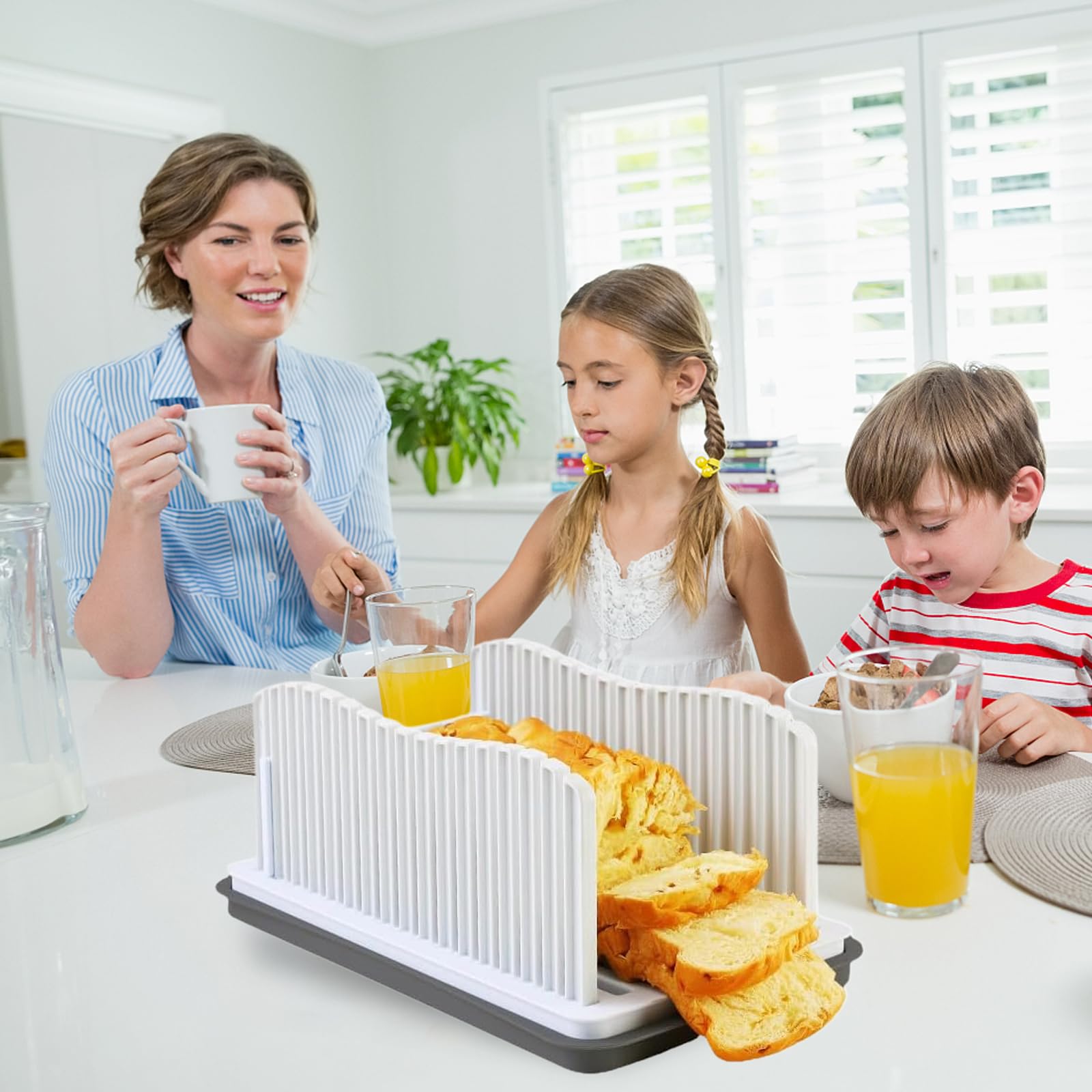 ZQZXD Slicer produces evenly sliced bread for sandwiches and toasts