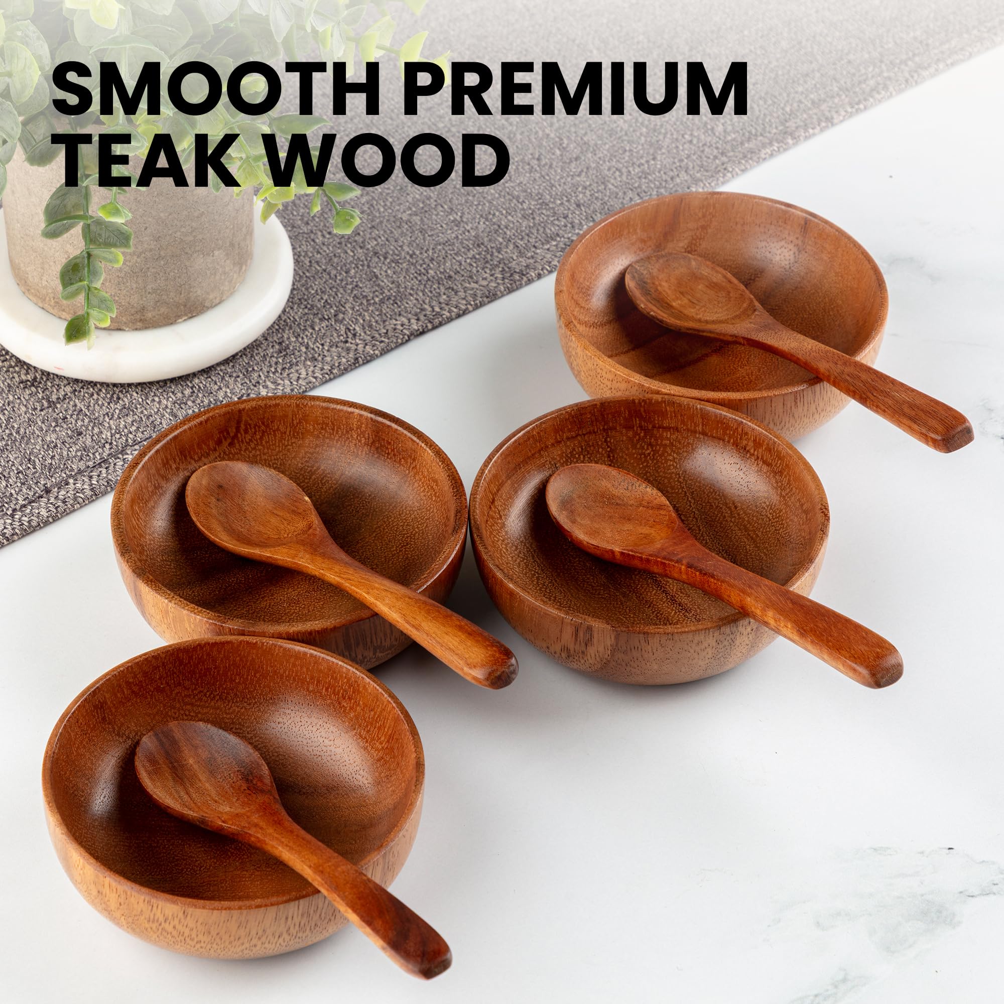 Close-up of natural teak grain on Zulay Kitchen bowls.
