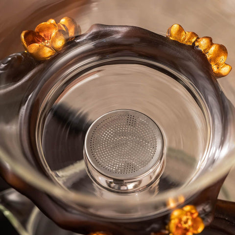 Zurucily Kungfu Glass Tea Set tea bowl highlights color and tea clarity during steeping