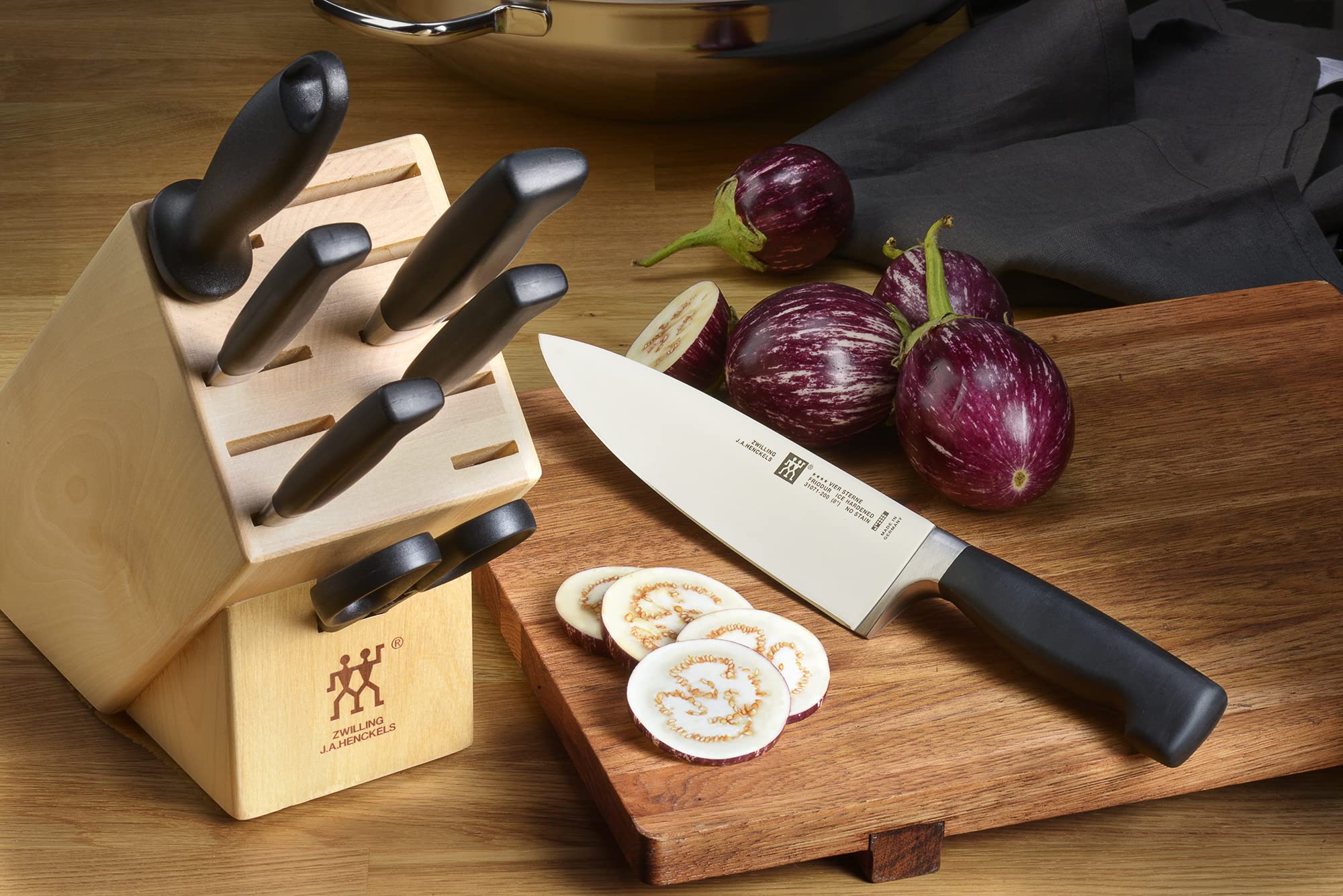 8-inch chef’s knife ideal for chopping, dicing, and mincing