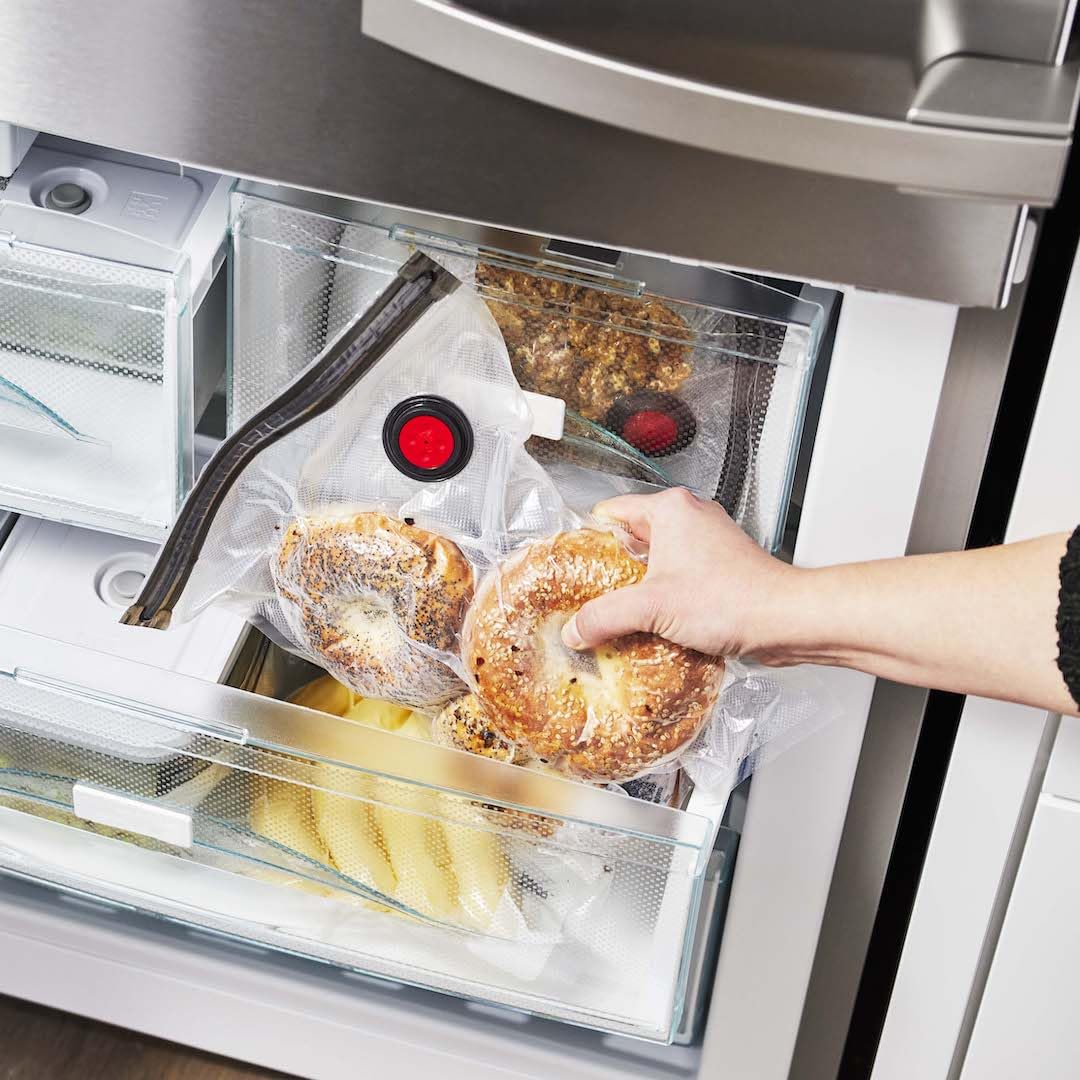 ZWILLING Fresh & Save bags with easy-zip seal prevents spills