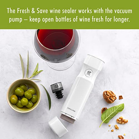 ZWILLING Fresh & Save in-use, vacuum pump removes air quickly to slow oxidation.
