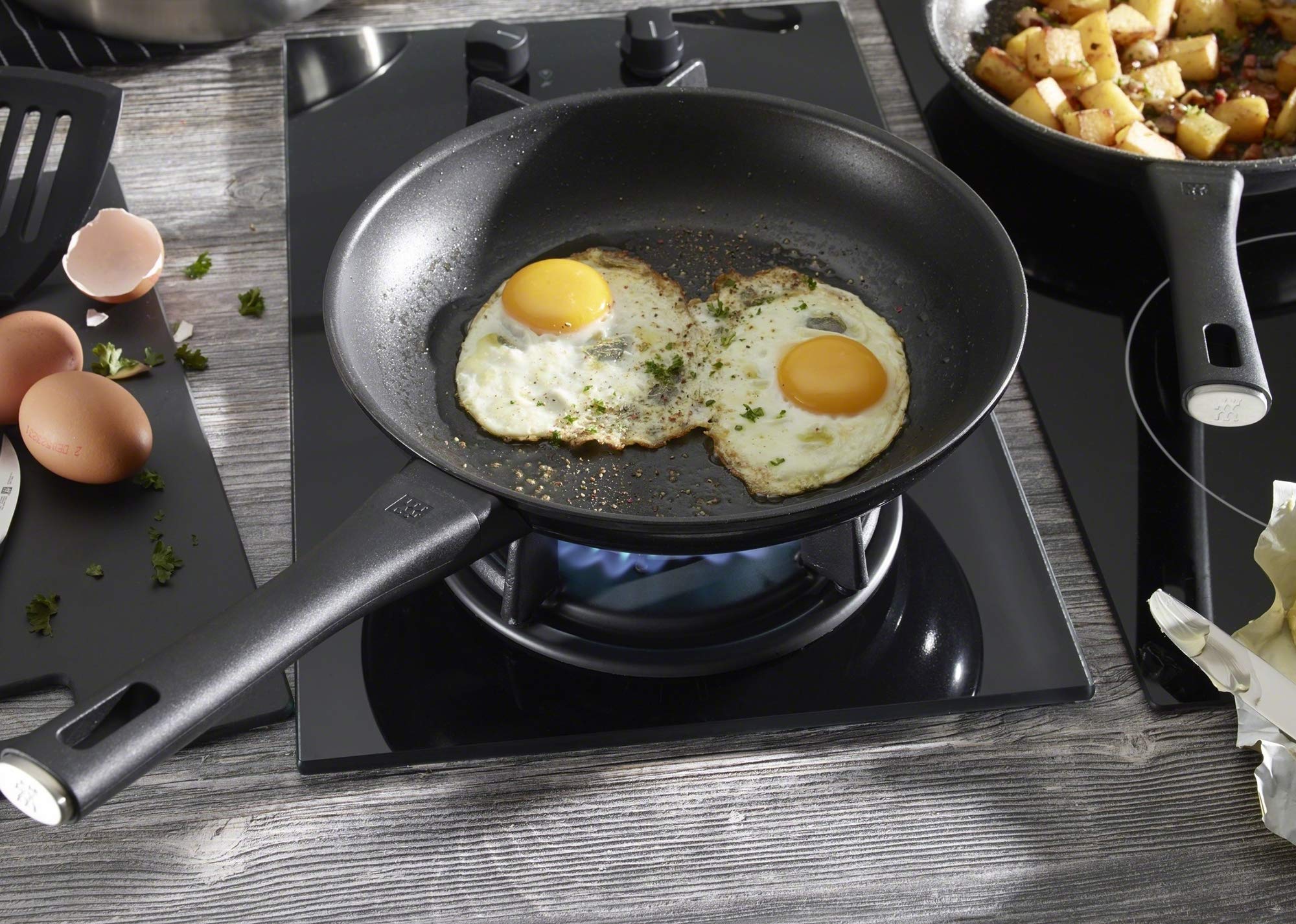 ZWILLING Madura Plus Duragranite coating emphasizes long-lasting nonstick and durability.