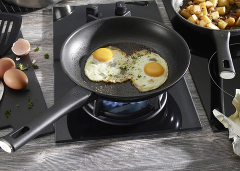 ZWILLING Madura Plus Duragranite coating emphasizes long-lasting nonstick and durability.