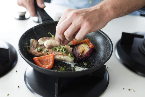 ZWILLING Madura Plus plasma primer demonstrates scratch resistance with metal utensils.