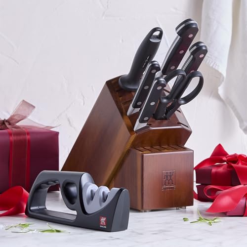 ZWILLING Pro full-tang design delivers balance and durability