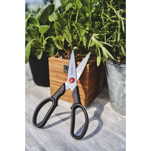 ZWILLING TWIN L kitchen shears ergonomic handle ensuring comfortable use during long tasks.