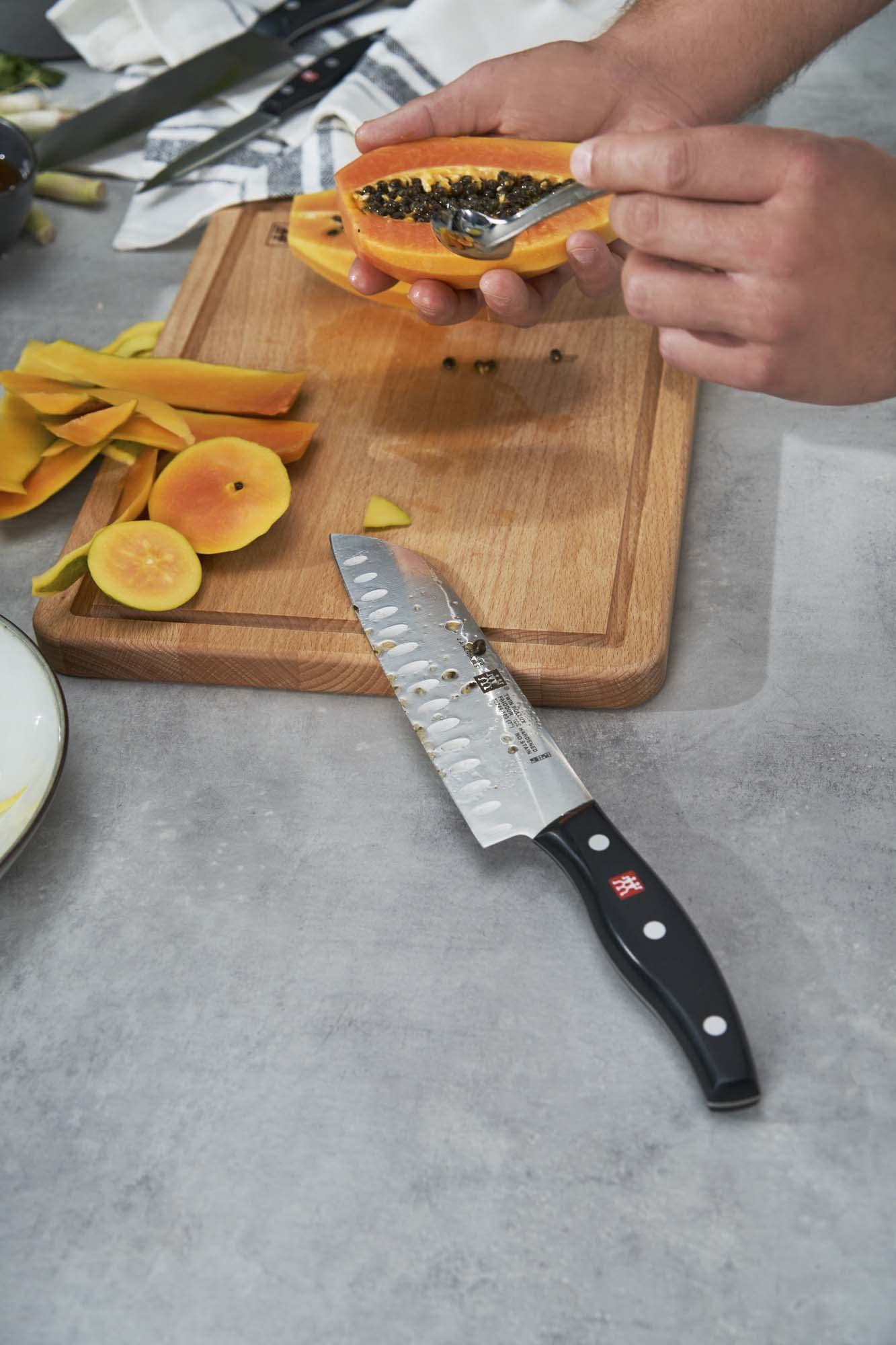 ZWILLING Twin Signature ice-hardened blade; resists wear and maintains edge.