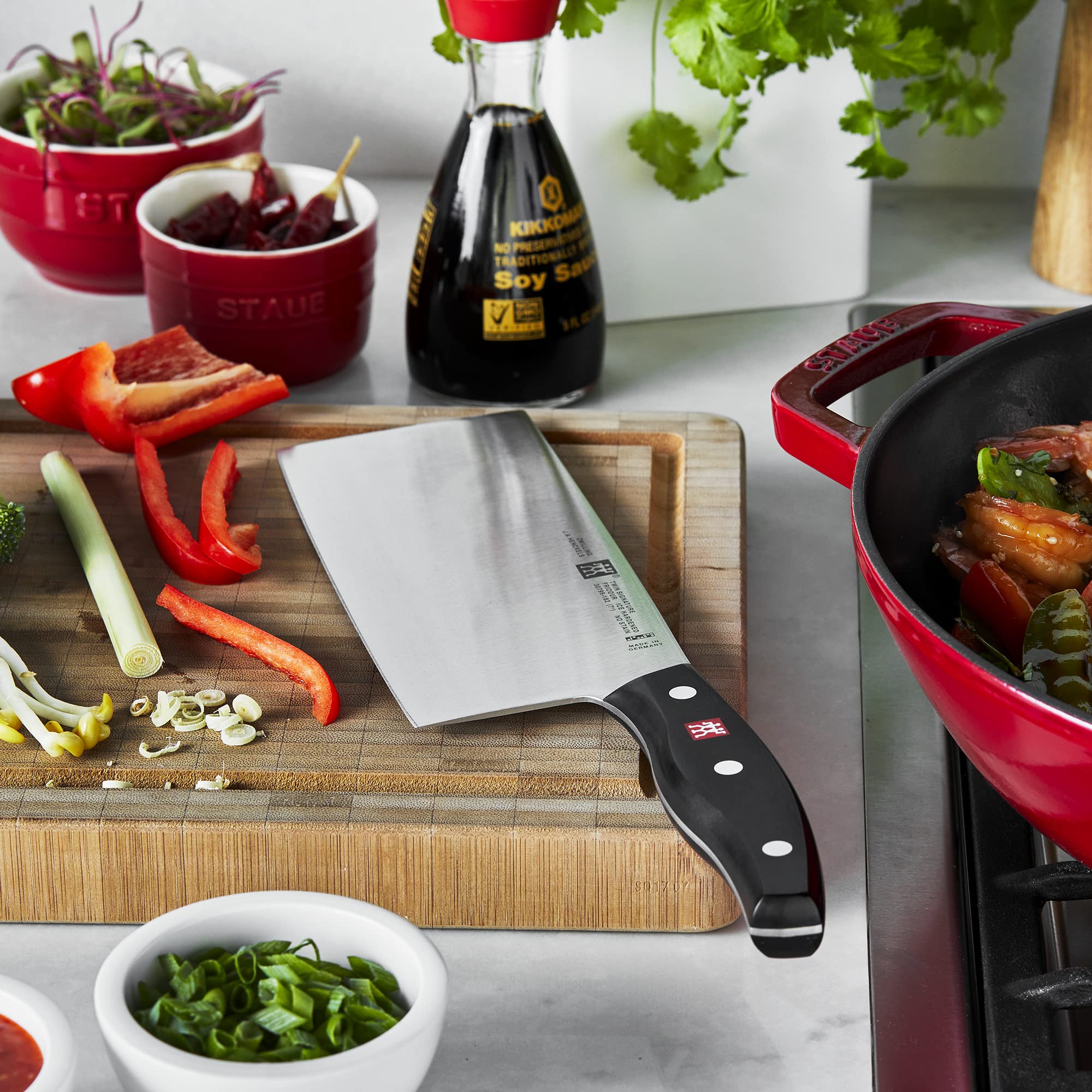 ZWILLING Twin Signature ergonomic handle provides comfortable grip